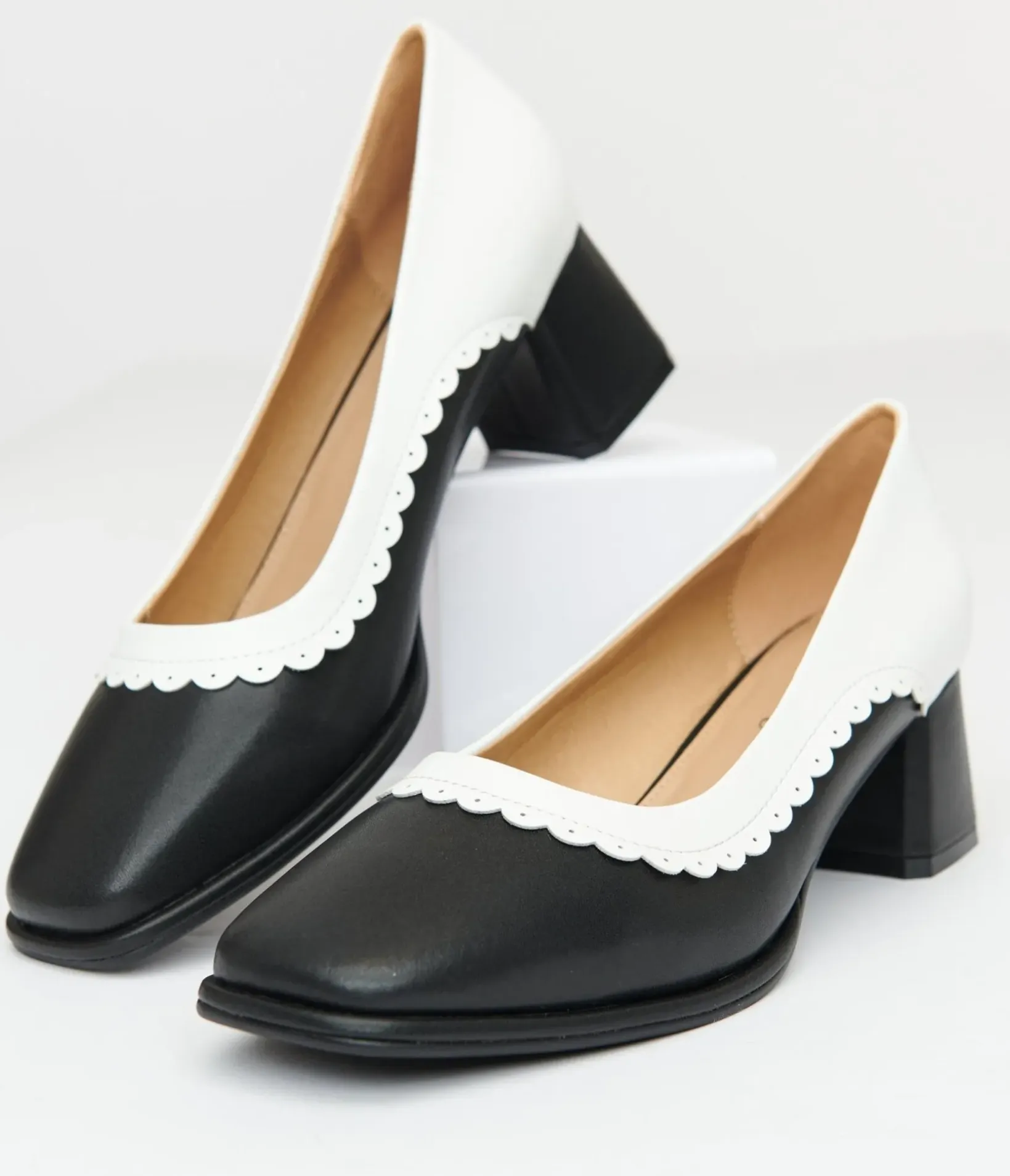 Unique Vintage Special Occasion|All Things Black>1950s Black & White Square Toe Pumps