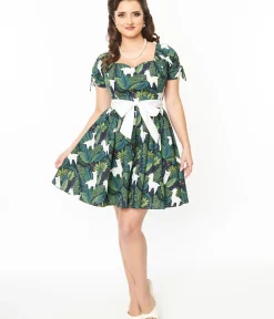Unique Vintage Fit & Flare|Pocket Dresses>1950s Green Leaf & Llama Print Cotton Dakota Flare Dress