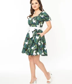 Unique Vintage Fit & Flare|Pocket Dresses>1950s Green Leaf & Llama Print Cotton Dakota Flare Dress