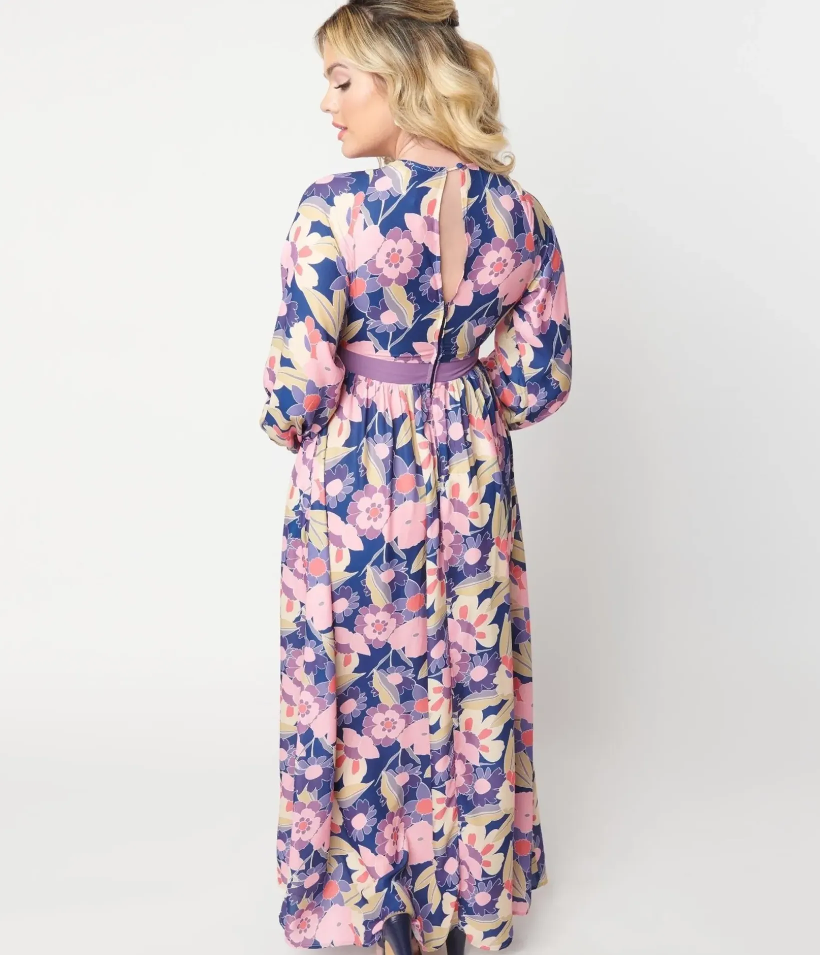 Unique Vintage Maxi|Pocket Dresses>1970s Navy & Purple Floral Print Buttercup Maxi Dress