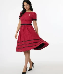 Unique Vintage Swing|Everyday Dresses>1950s Red & Faux Pearl Heart Pin Cotton Swing Dress