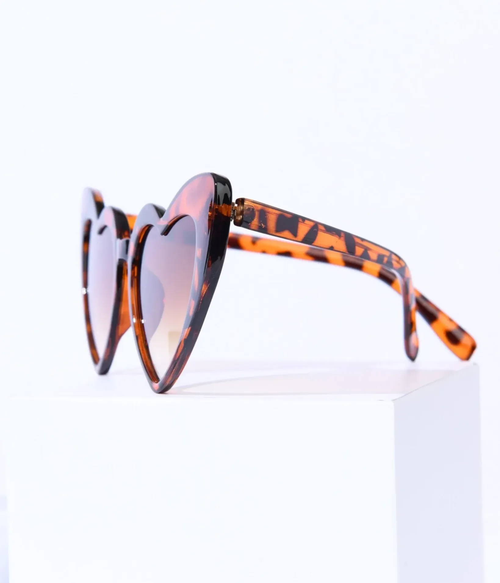 Unique Vintage Summer Vacation|Sunglasses>Tortoise Heart Sunglasses