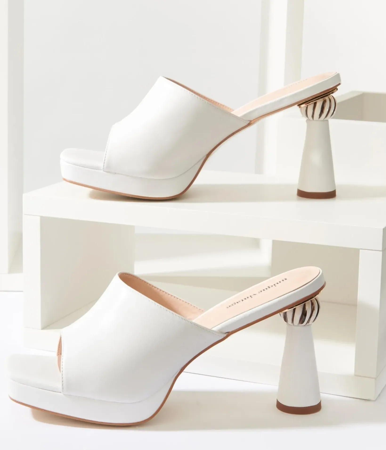 Unique Vintage Special Occasion|Heels>White Leatherette Spiral Ball Mule Heels