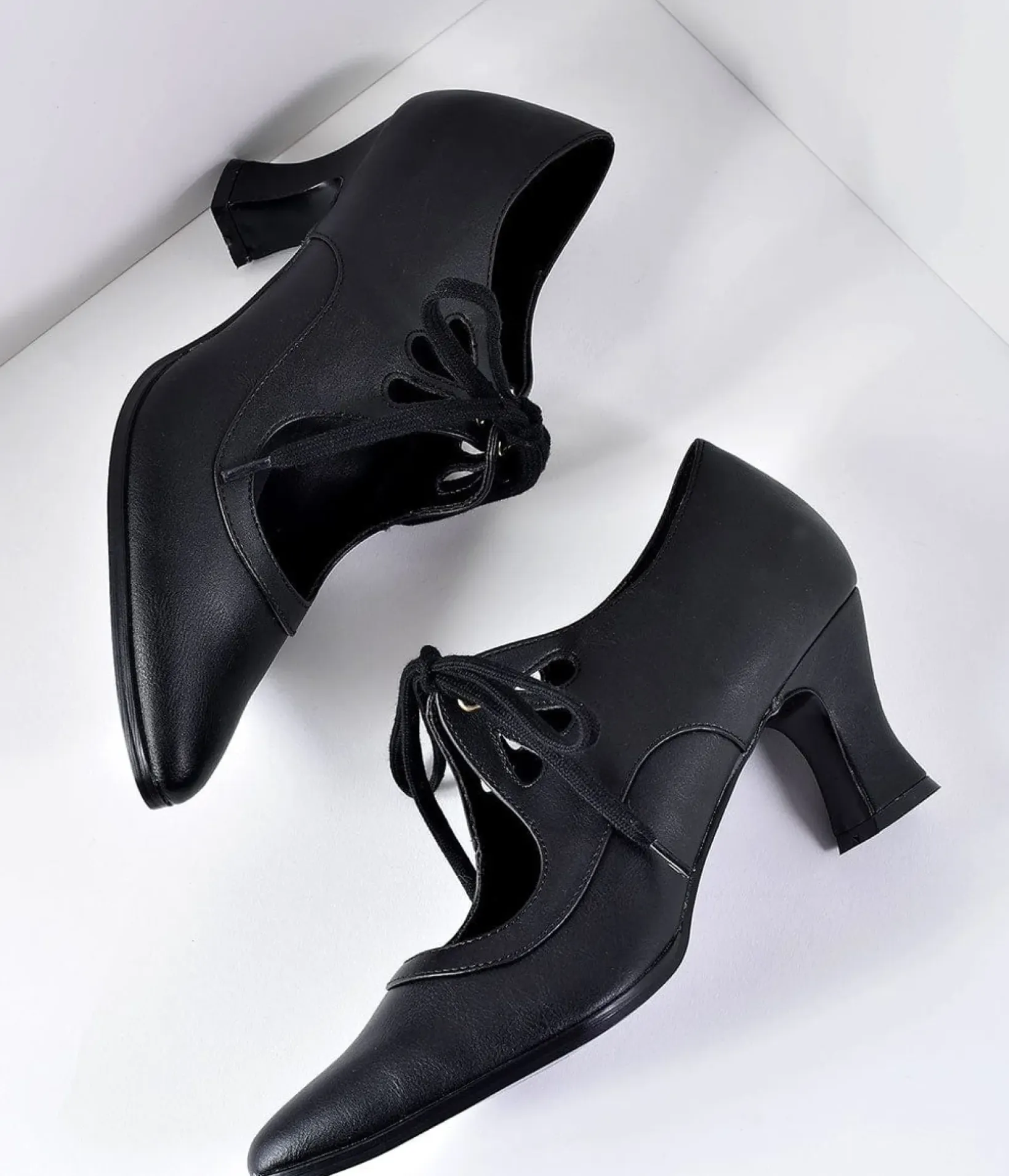 Unique Vintage Special Occasion|Heels>Vintage Style Black Leatherette Bow Tie Pointed Toe Heels