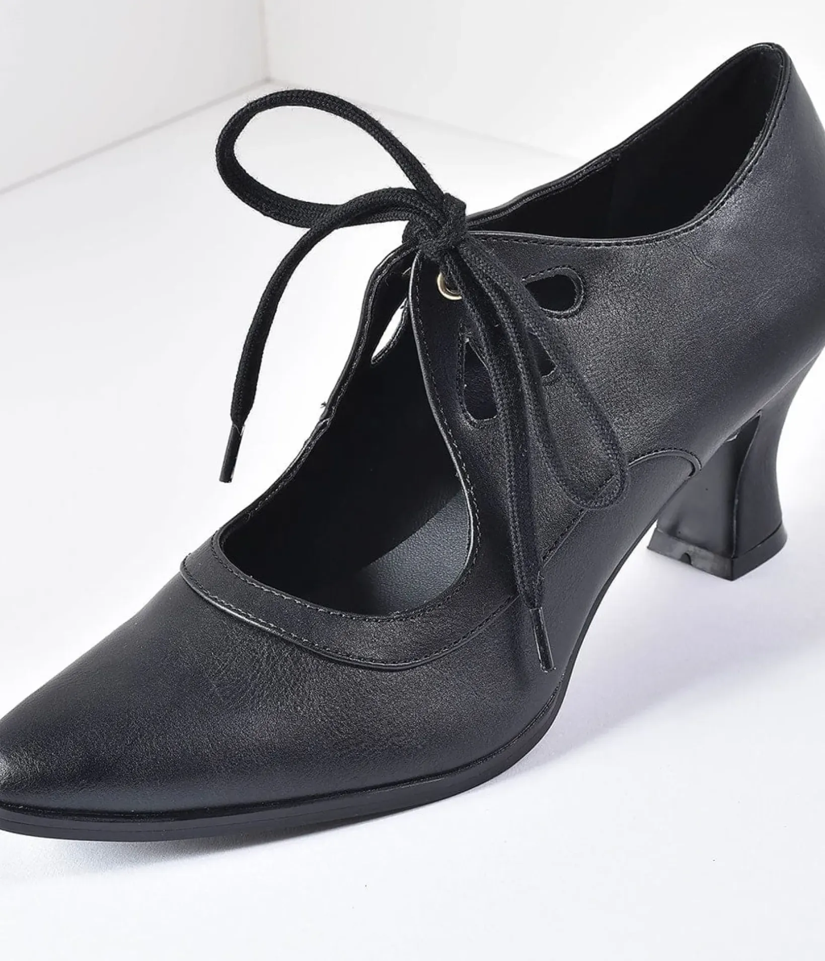 Unique Vintage Special Occasion|Heels>Vintage Style Black Leatherette Bow Tie Pointed Toe Heels