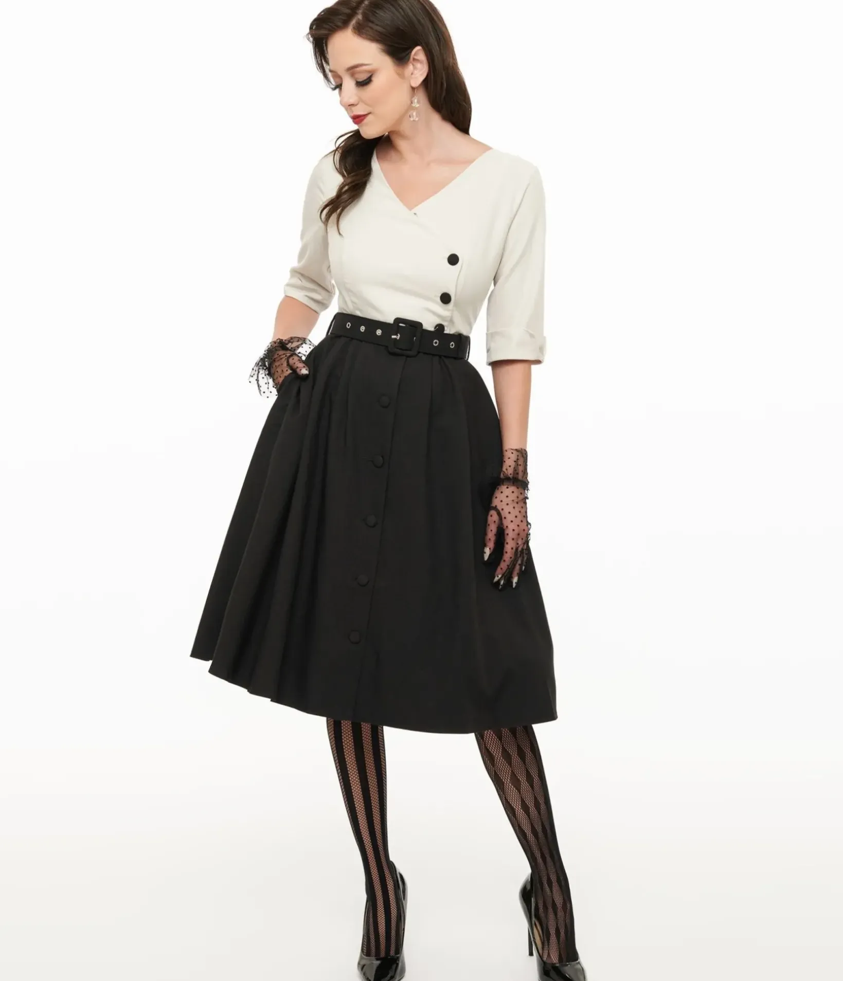 Unique Vintage Swing|Pocket Dresses>Voodoo Vixen 1950s White & Black Button Swing Dress
