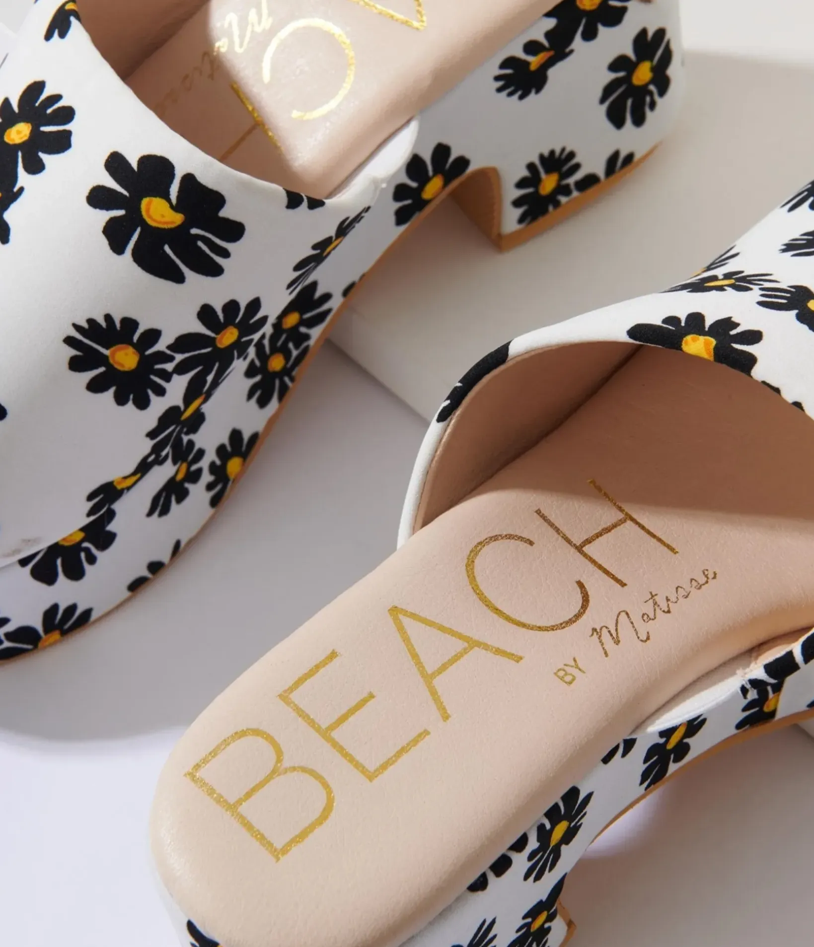 Unique Vintage Heels|Sandals>White & Black Daisy Print Platform Mule