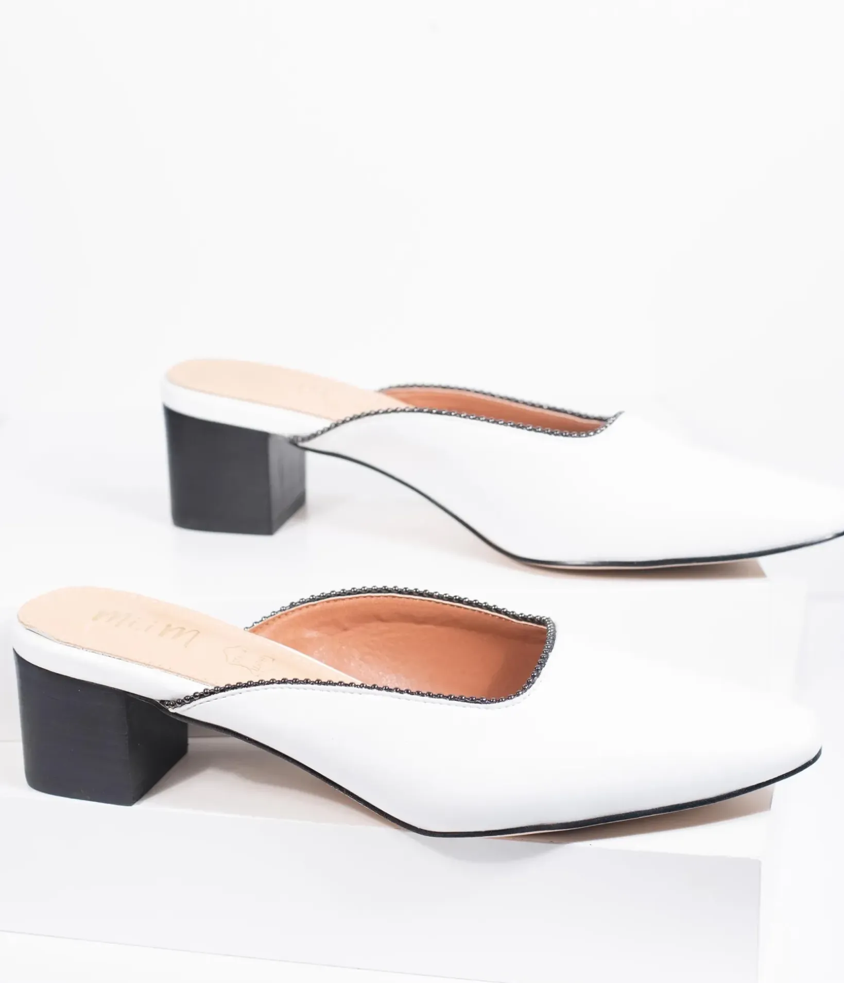 Unique Vintage Heels>White Leatherette Beaded Piping Pointed Toe Mule
