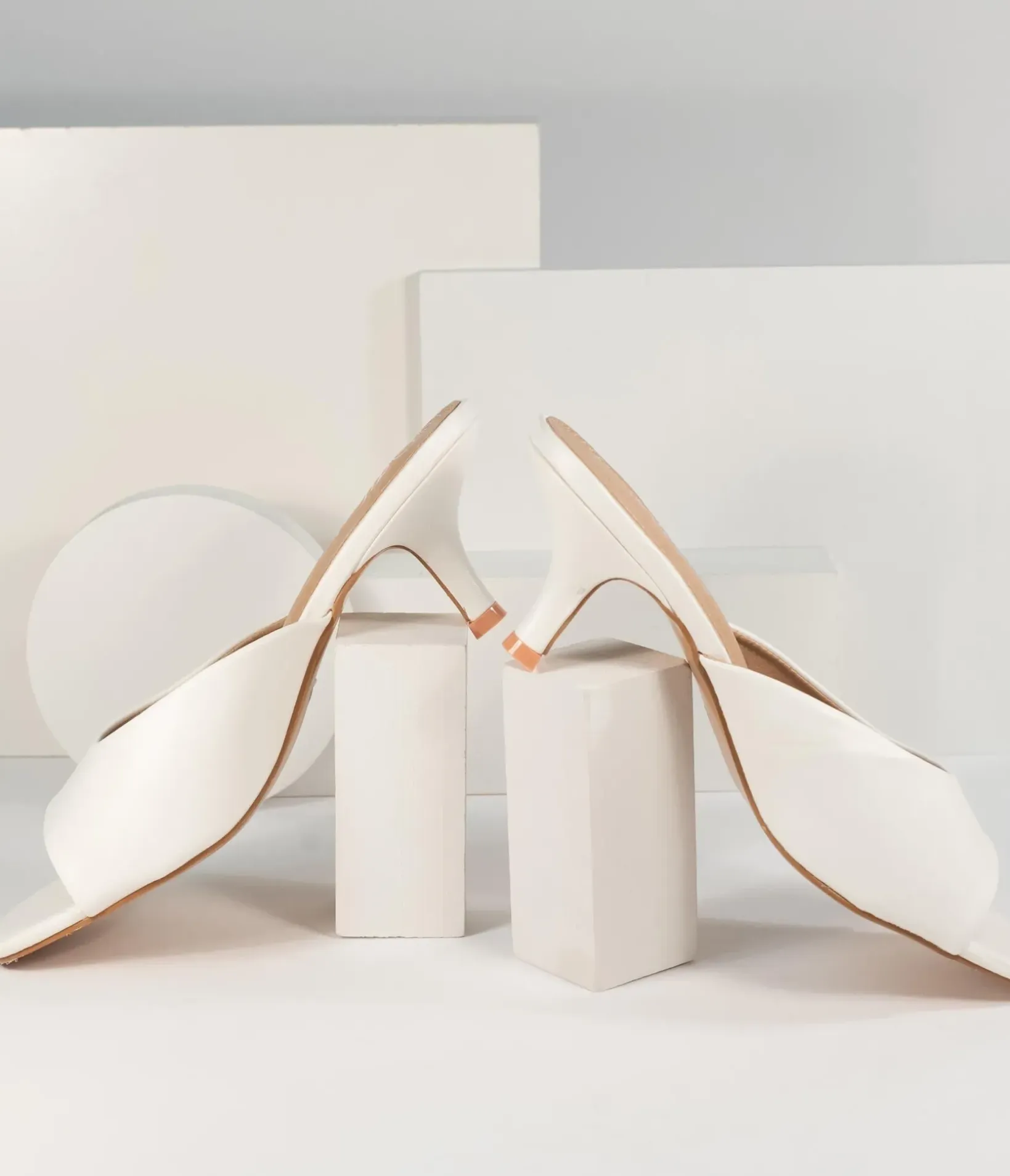 Unique Vintage Heels|Sandals>White Leatherette Peep Toe Kitten Heels