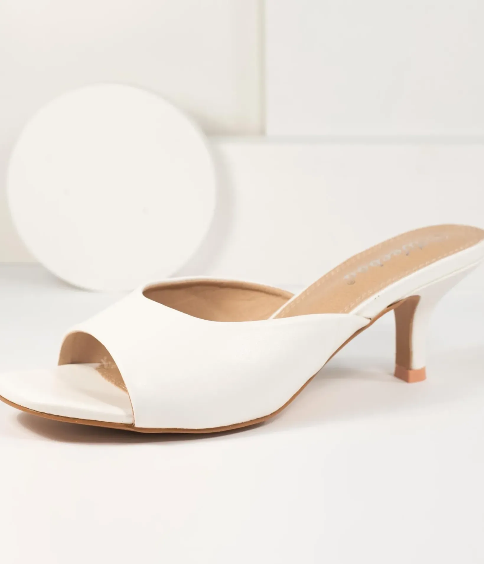 Unique Vintage Heels|Sandals>White Leatherette Peep Toe Kitten Heels