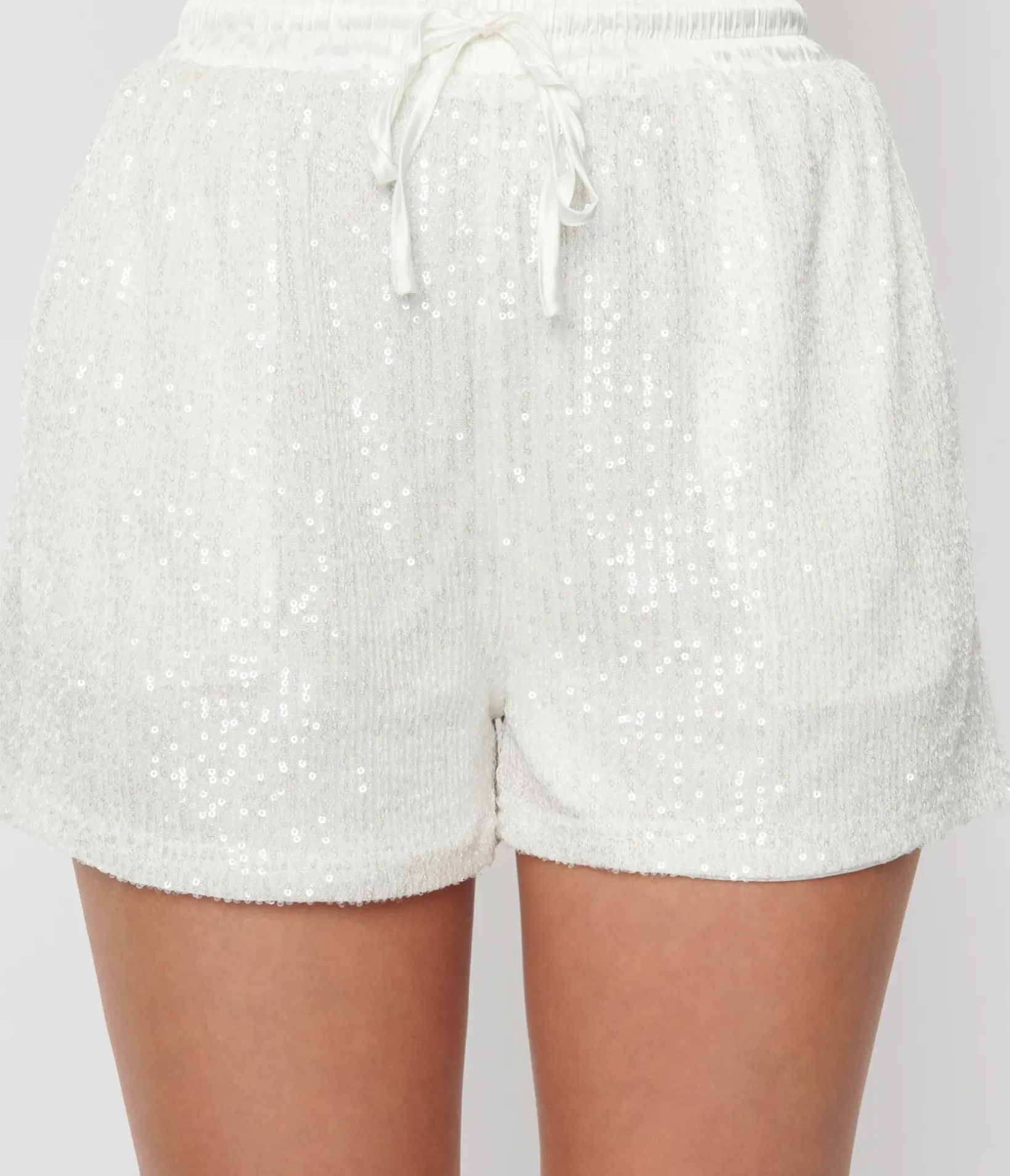 Unique Vintage Shorts|Shorts>White Sequin Shorts