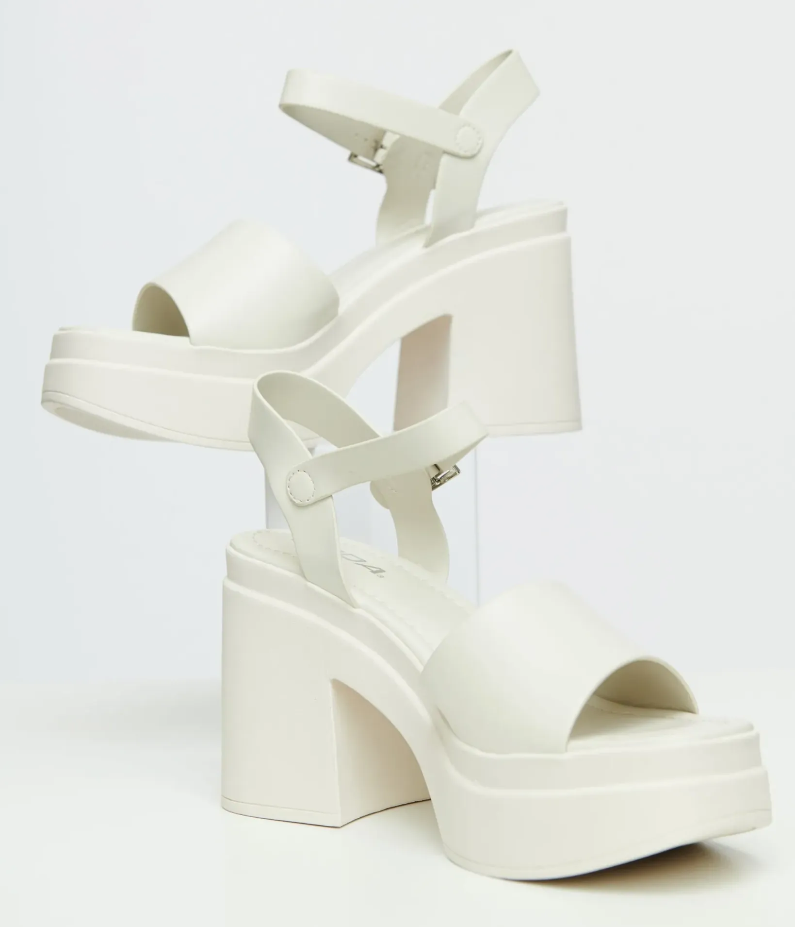 Unique Vintage Heels|Sandals>Y2K White Leatherette Chunky Platform Heels